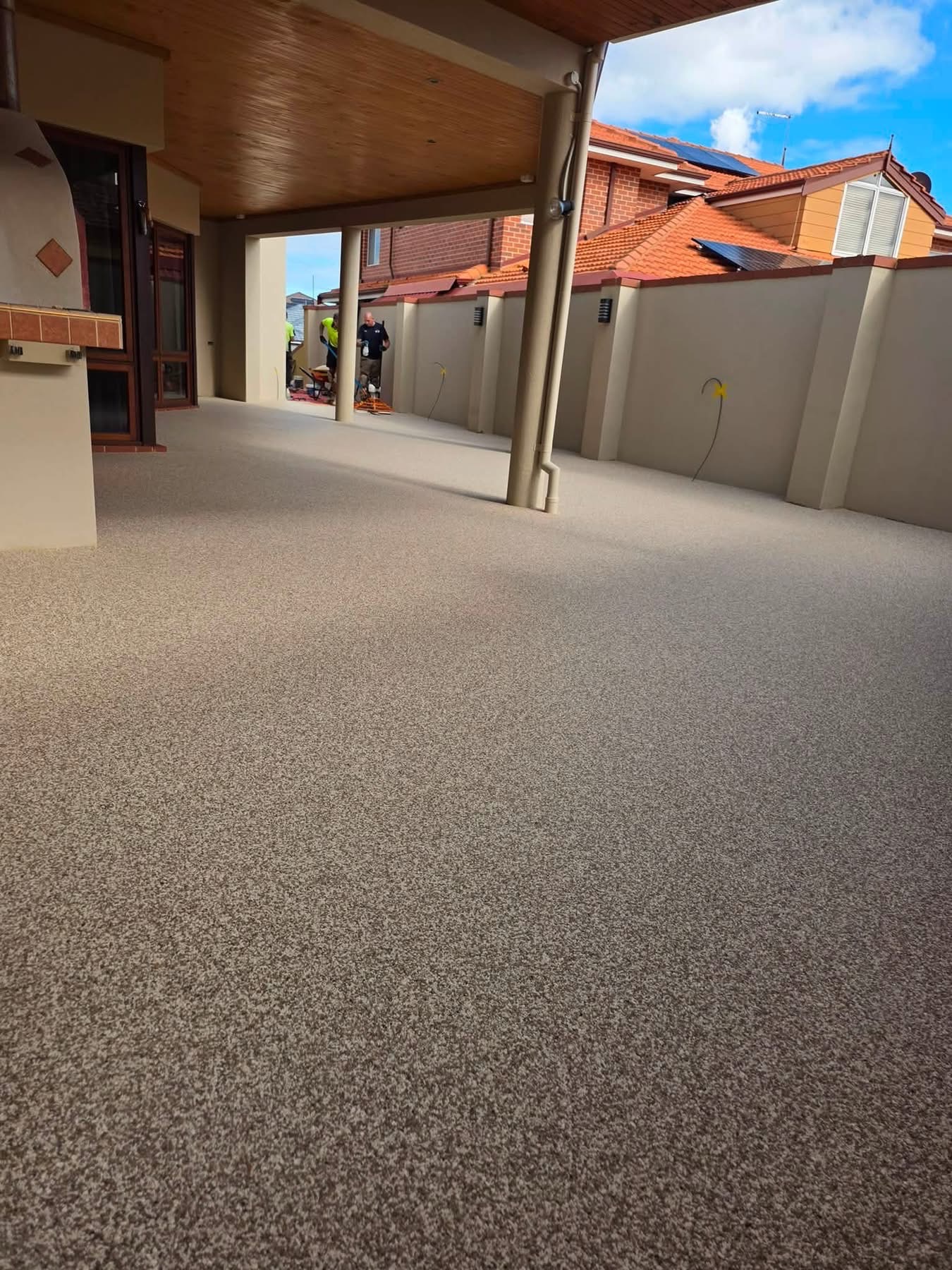 Cream resin bound undercover patio Perth with pizza oven and rendered walls