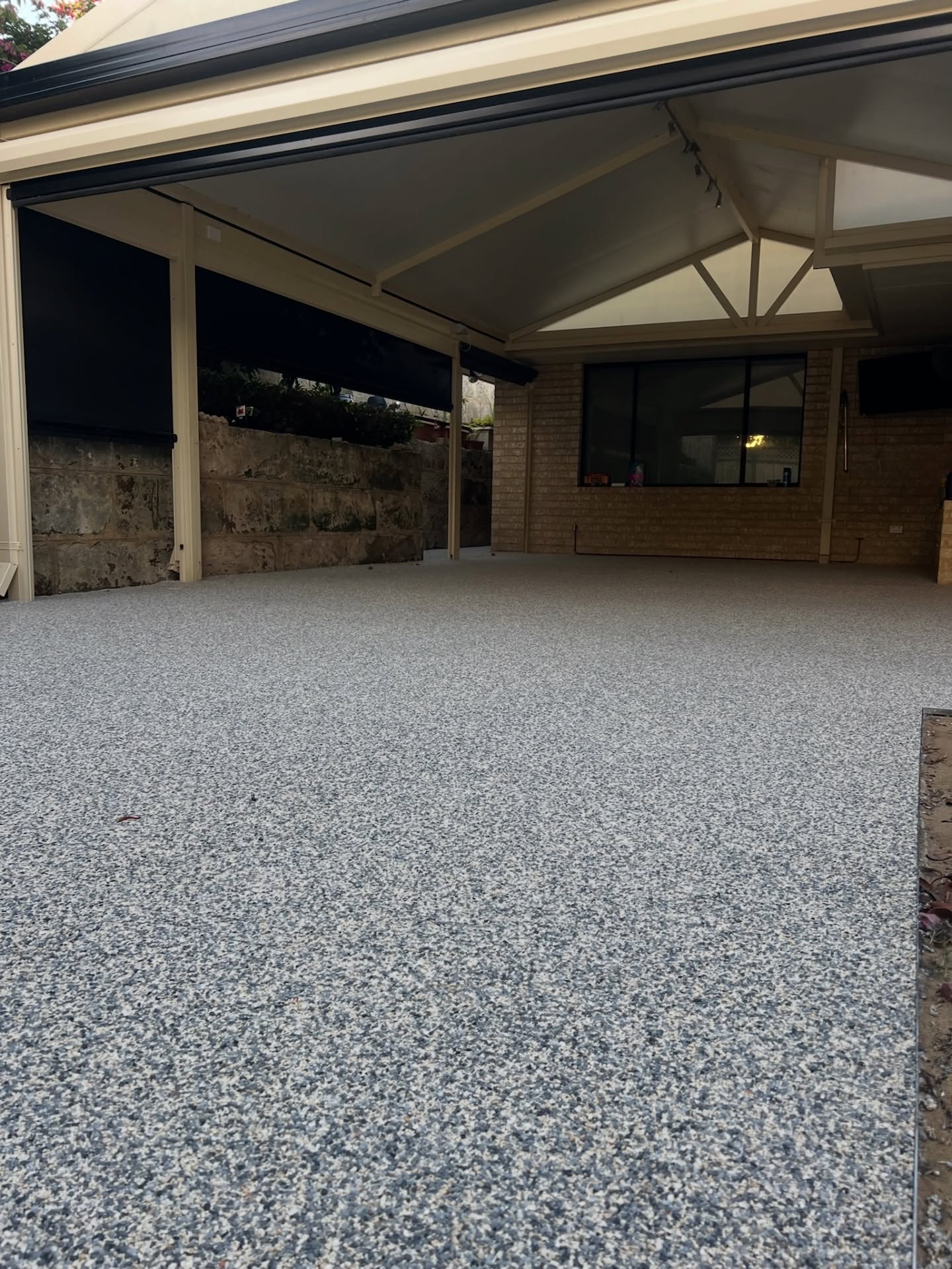 Resin bound paving Subiaco - permeable resin bound surface on a Perth character home driveway