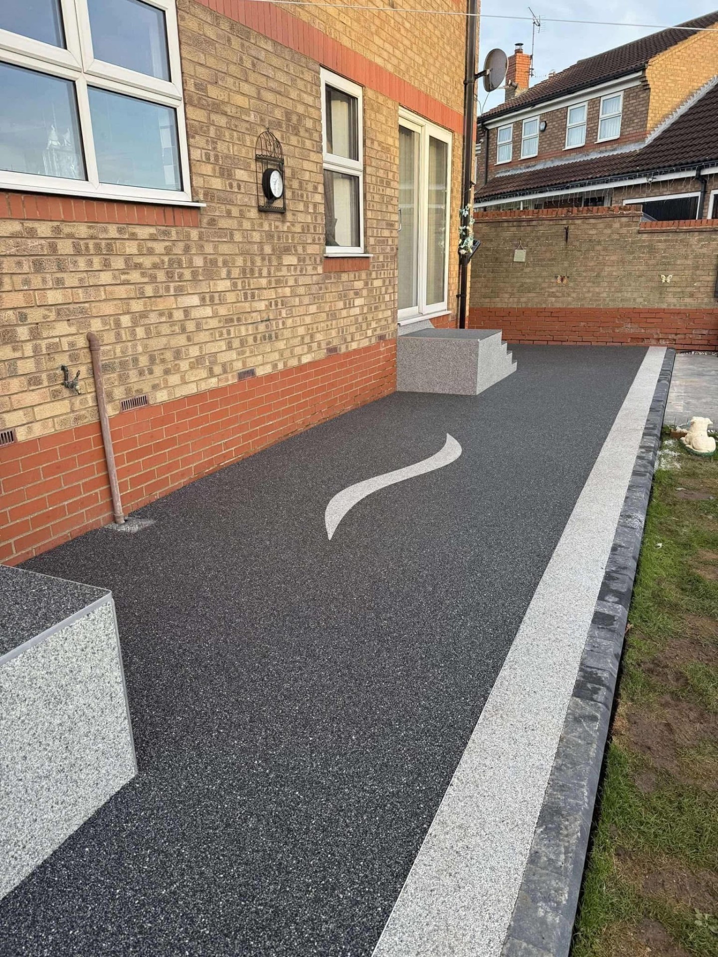 Resin bound pathway with garden border