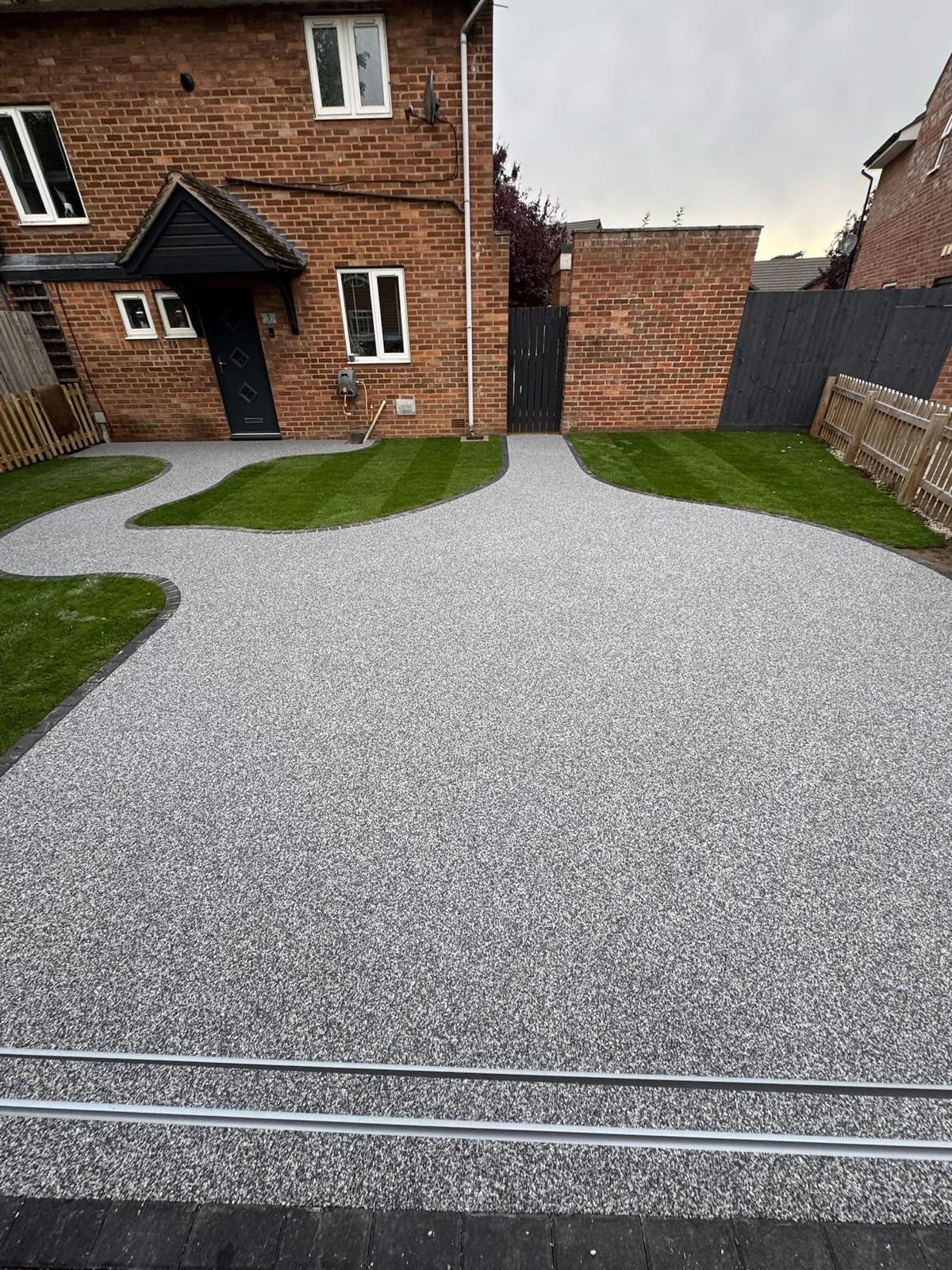 Resin bound driveway with curved grass borders